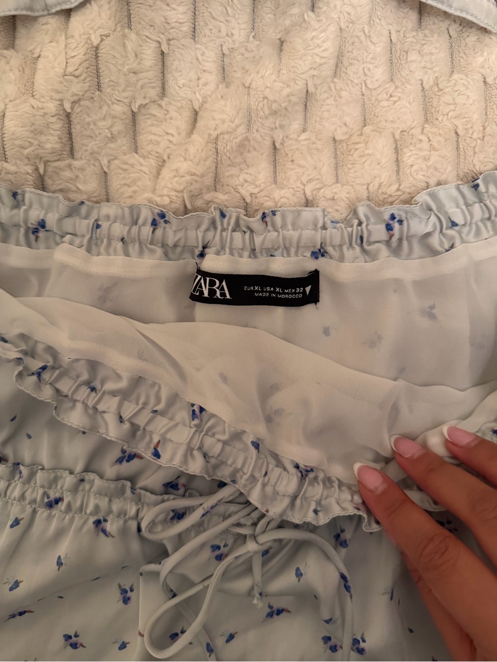 Zara White Mini Skirt with Blue Floral Print - Picture 6 of 7